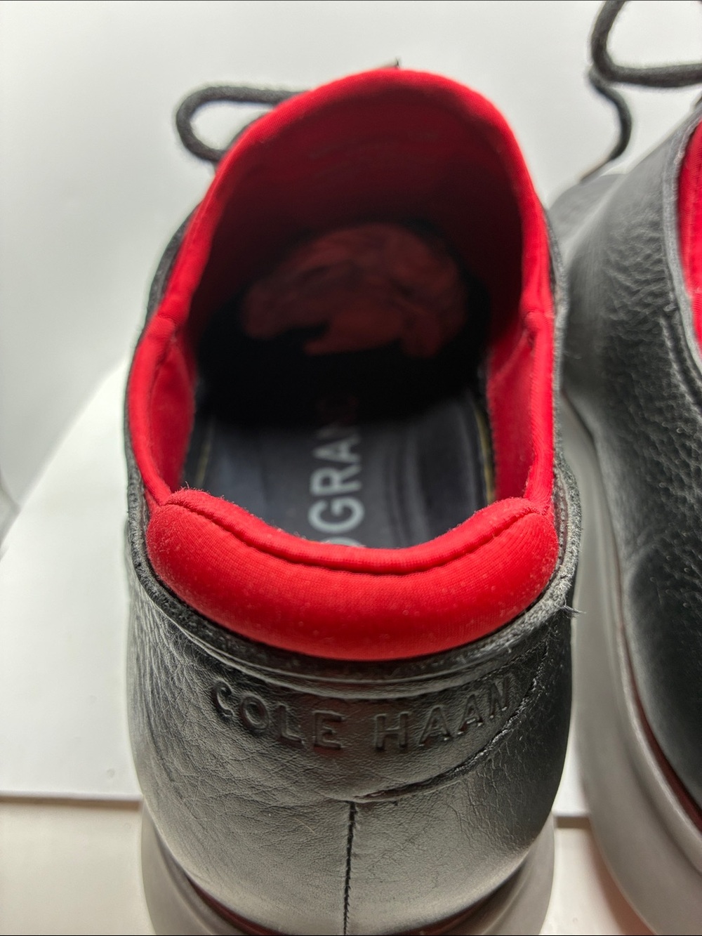 COLE HAAN MENS RESORT OXFORD
SIZE 13M / BLUE AND RED/ LACE UP - Picture 11 of 14